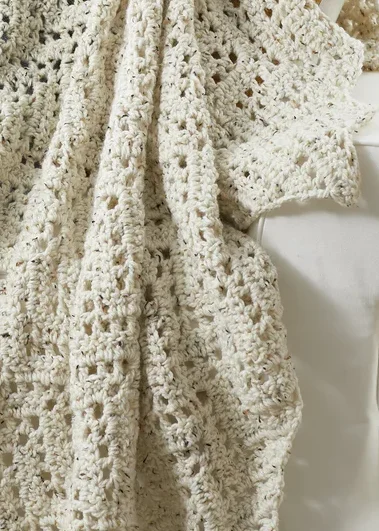 Cozy Eyelet Chevron Blanket