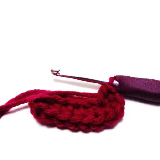 Crochet showing 5 HDC stitches made into the last chain to create a turn