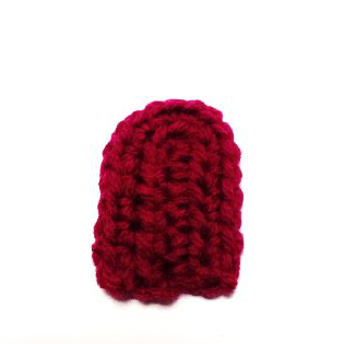 Demonstration of fastening off yarn after completing a crochet piece