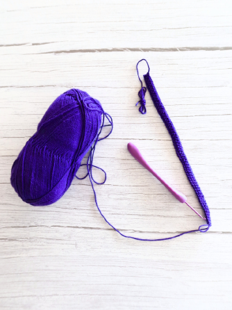 The first two rows of single crochet for the bag base.