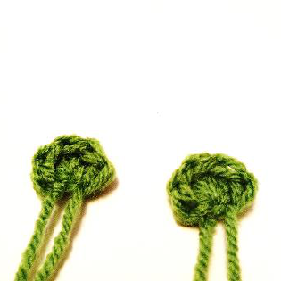 Crocheting the green head of the amigurumi zombie bear