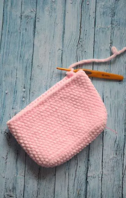 Crochet a Plush Giraffe Purse