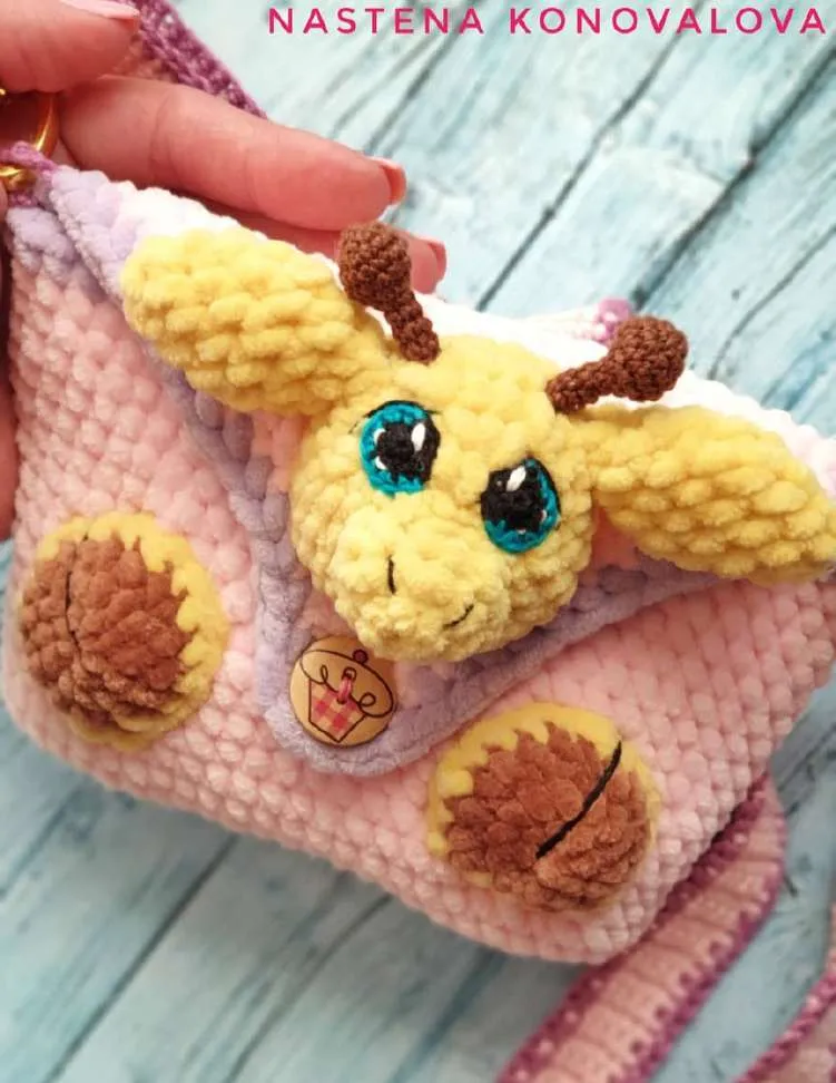 Crochet a Plush Giraffe Purse