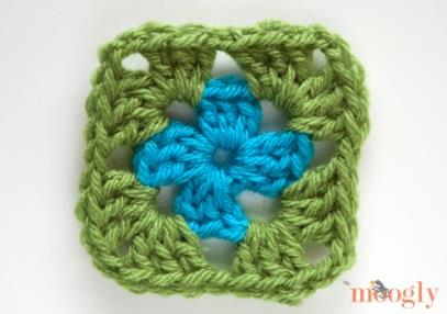 How to Crochet the Rainbow Reduction Granny Square