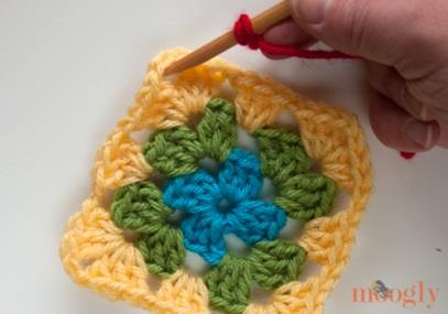 How to Crochet the Rainbow Reduction Granny Square
