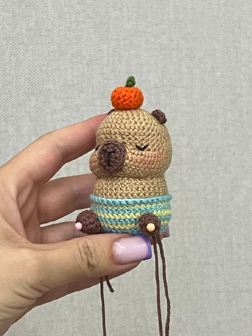 All four legs attached to the crochet capybara