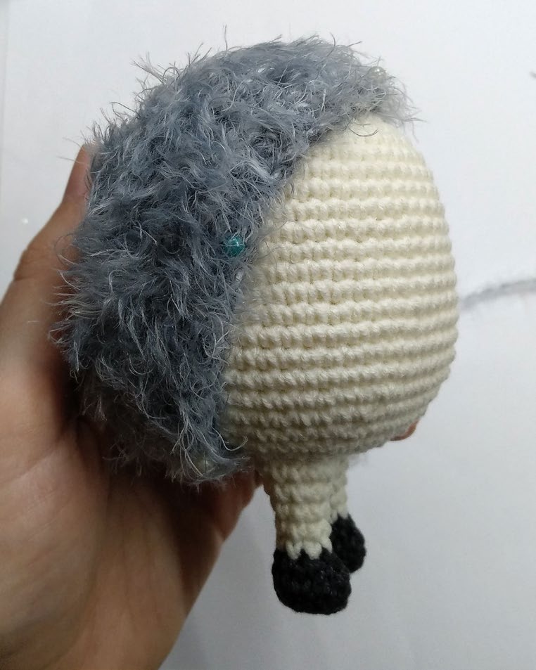 Spectacled Hedgehog: A Free Amigurumi Pattern