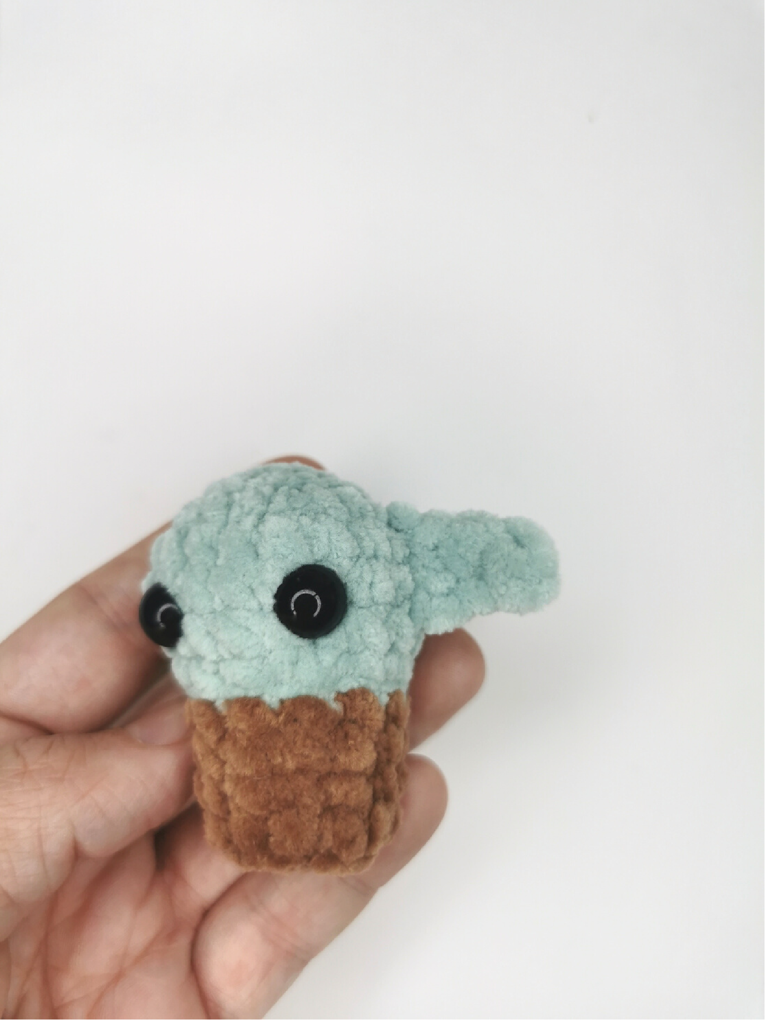 Attaching Yarn for Robe Collar (Figure 12)