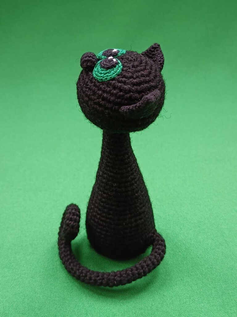 Crochet a Charming Black Cat: A Complete Amigurumi Pattern