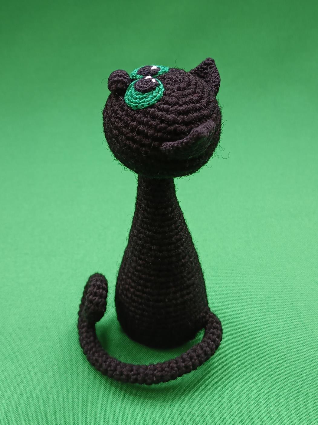 Crochet a Charming Black Cat: A Complete Amigurumi Pattern
