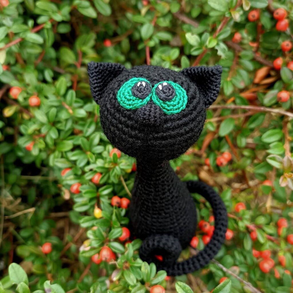 Crochet a Charming Black Cat: A Complete Amigurumi Pattern