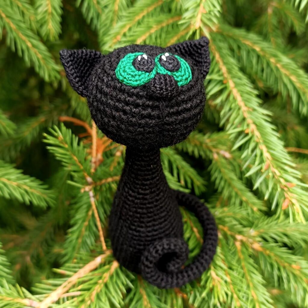 Crochet a Charming Black Cat: A Complete Amigurumi Pattern