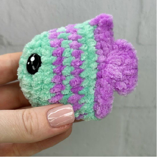 Crocheting tail for green fish keychain