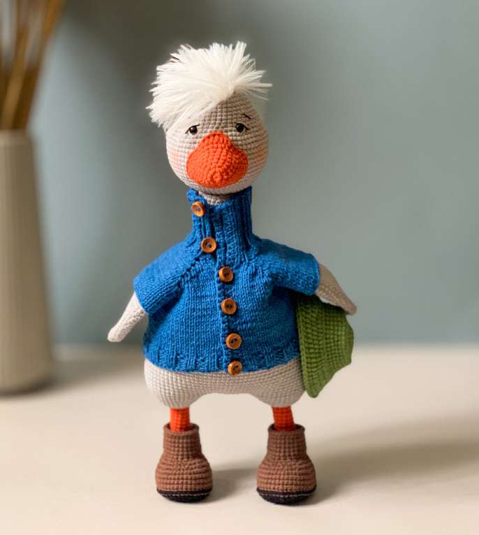 Meet Philipp the Goose – A Full Crochet Amigurumi Pattern Complete