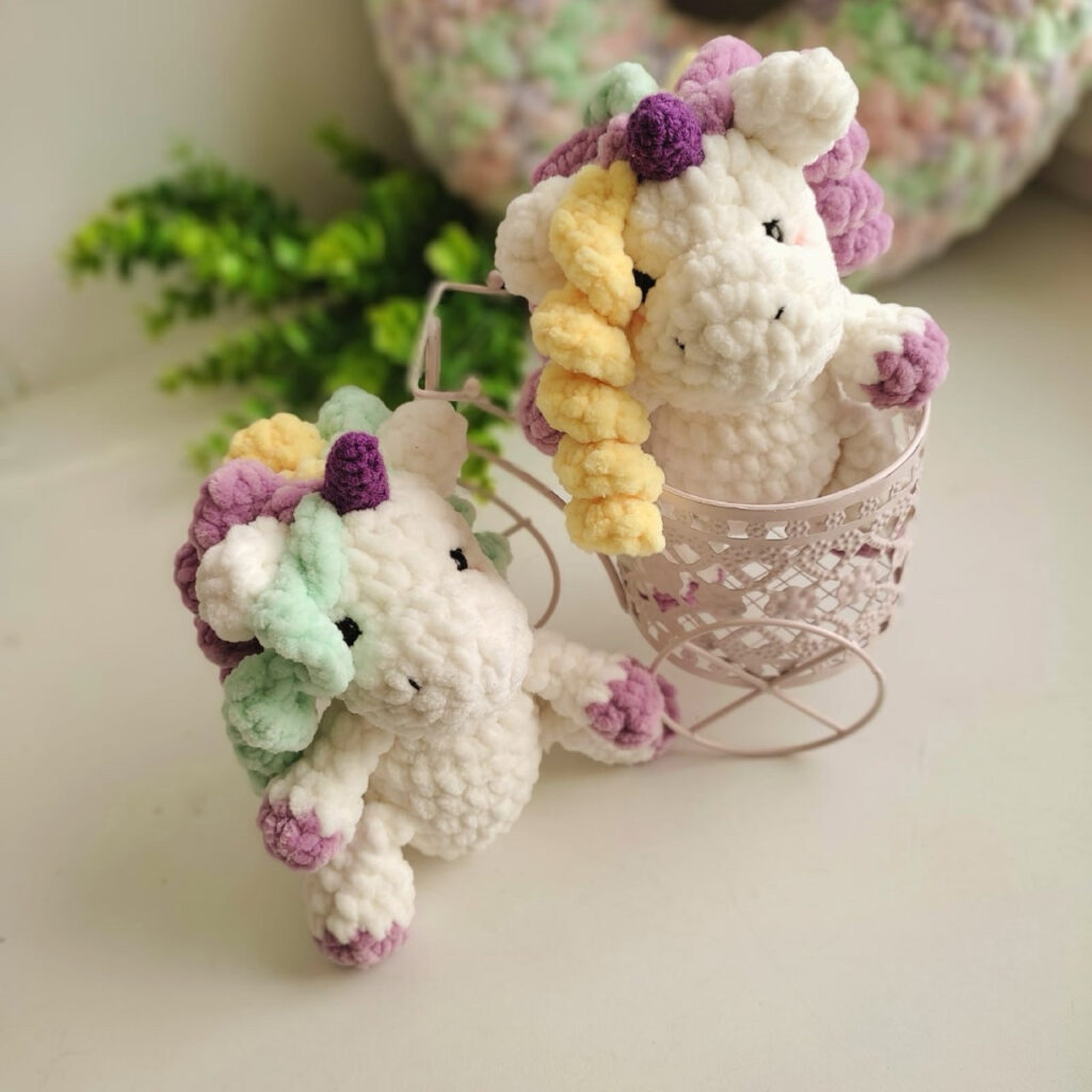 Little Hand-Sized Unicorn: A Free Amigurumi Pattern