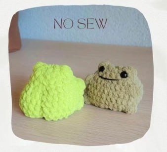Chonky Crochet Frog with Fluffy Bobble Eyes – The Cutest No-Sew