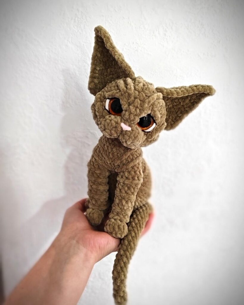 Sphynx Cat Crochet Pattern: A Wrinkly, Hairless Amigurumi
