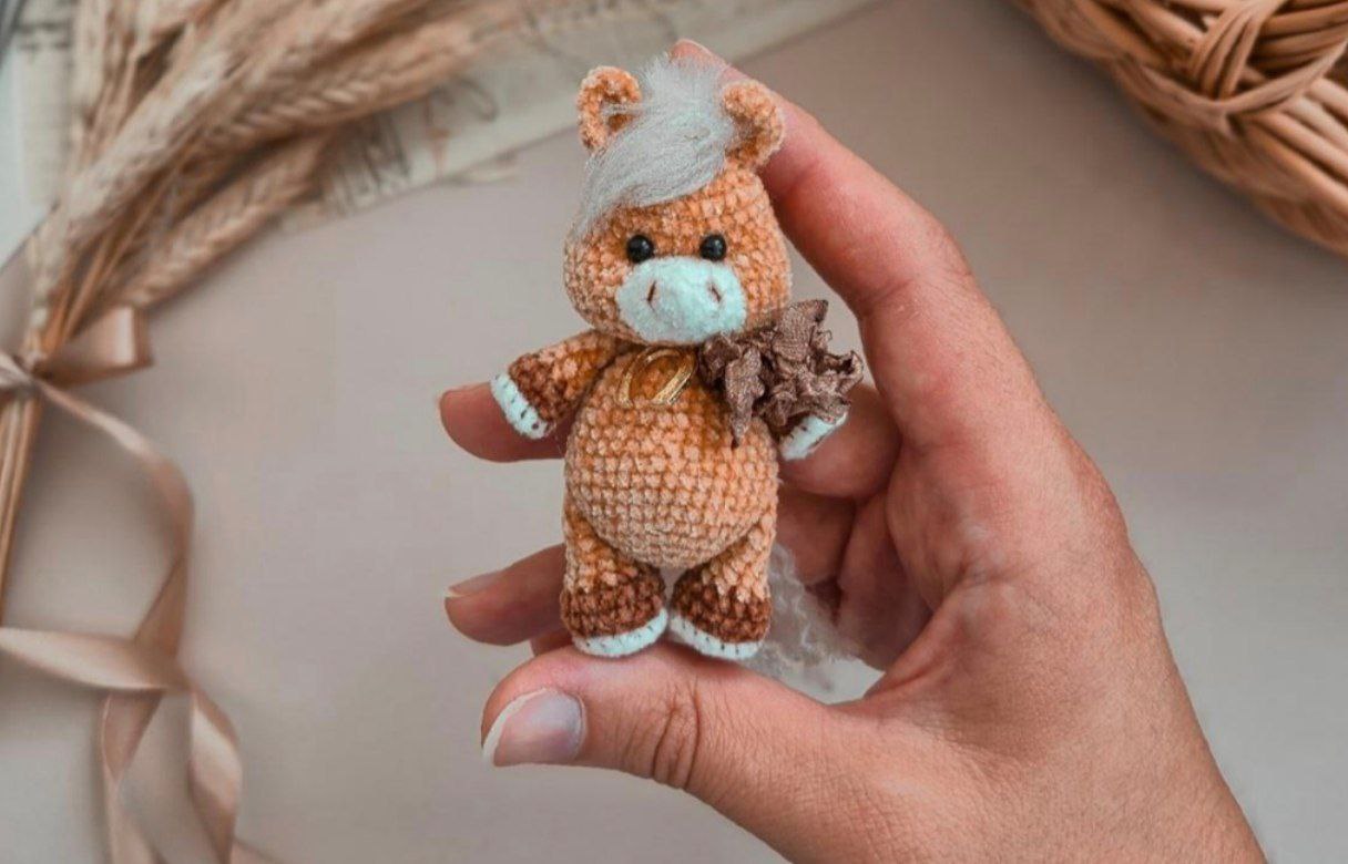 Tiny Hooves, Big Charm: Crochet Your Own Adorable Mini Amigurumi Horse