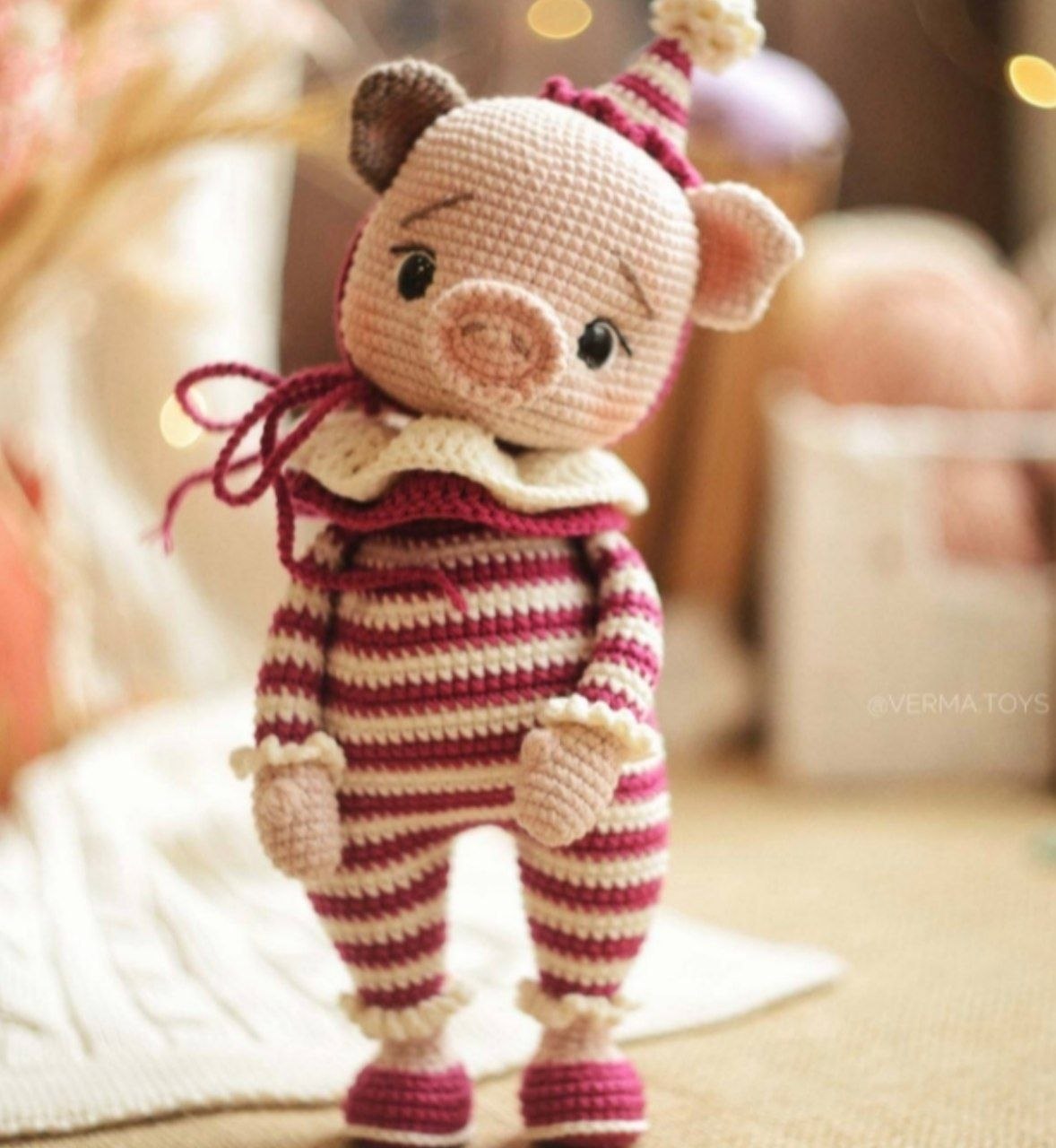 Dapper Piggy: A Charming Vintage-Style Amigurumi Crochet Pattern