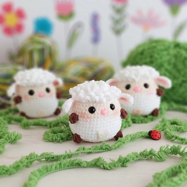 Fluffy & Round: Crochet Your Own Adorable Sheep Amigurumi
