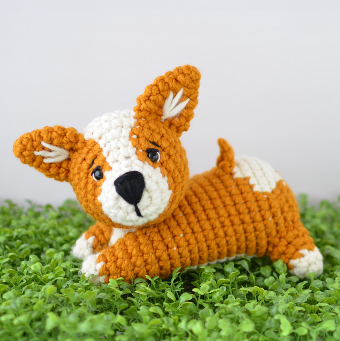 Stitch Your Way to Cuteness: The Easy Baby Corgi Amigurumi Pattern