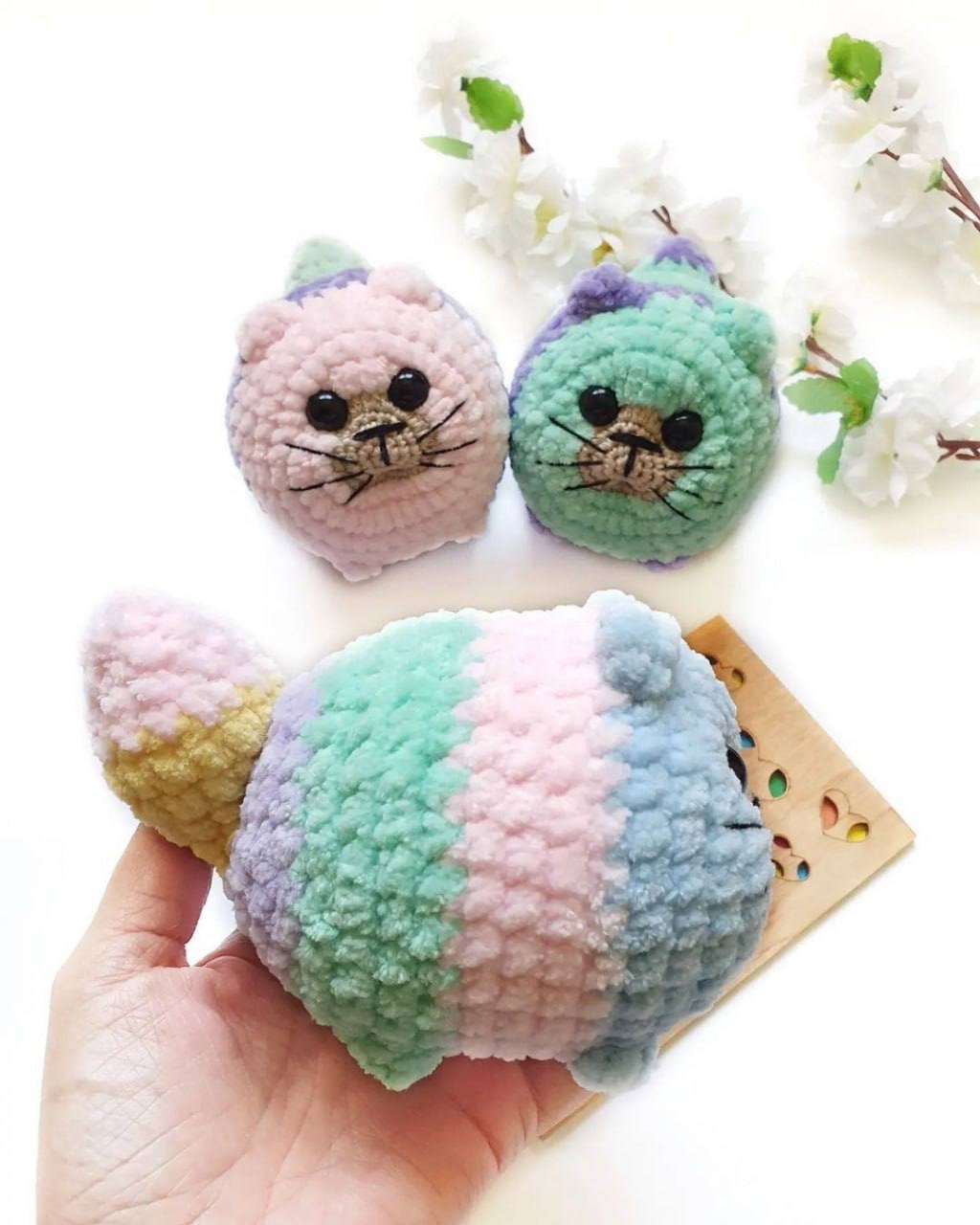 Easy Plush Loaf Cat Crochet Pattern: Beginner Amigurumi Guide