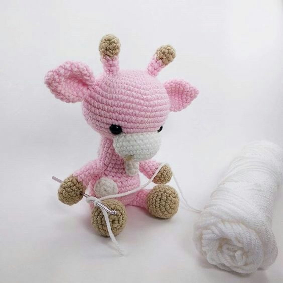 Amigurumi Giraffe Crochet Pattern: Step-by-Step Beginner Tutorial