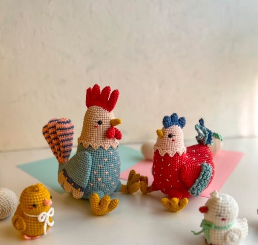 Free Amigurumi Chicken Family Crochet Pattern: Make a Fluffy Rooster, Hen, and Chick!