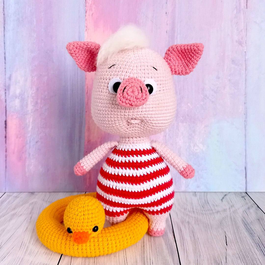 Adorable Crochet Pig Amigurumi Pattern: Step-by-Step Tutorial for a Beach-Ready Piggy