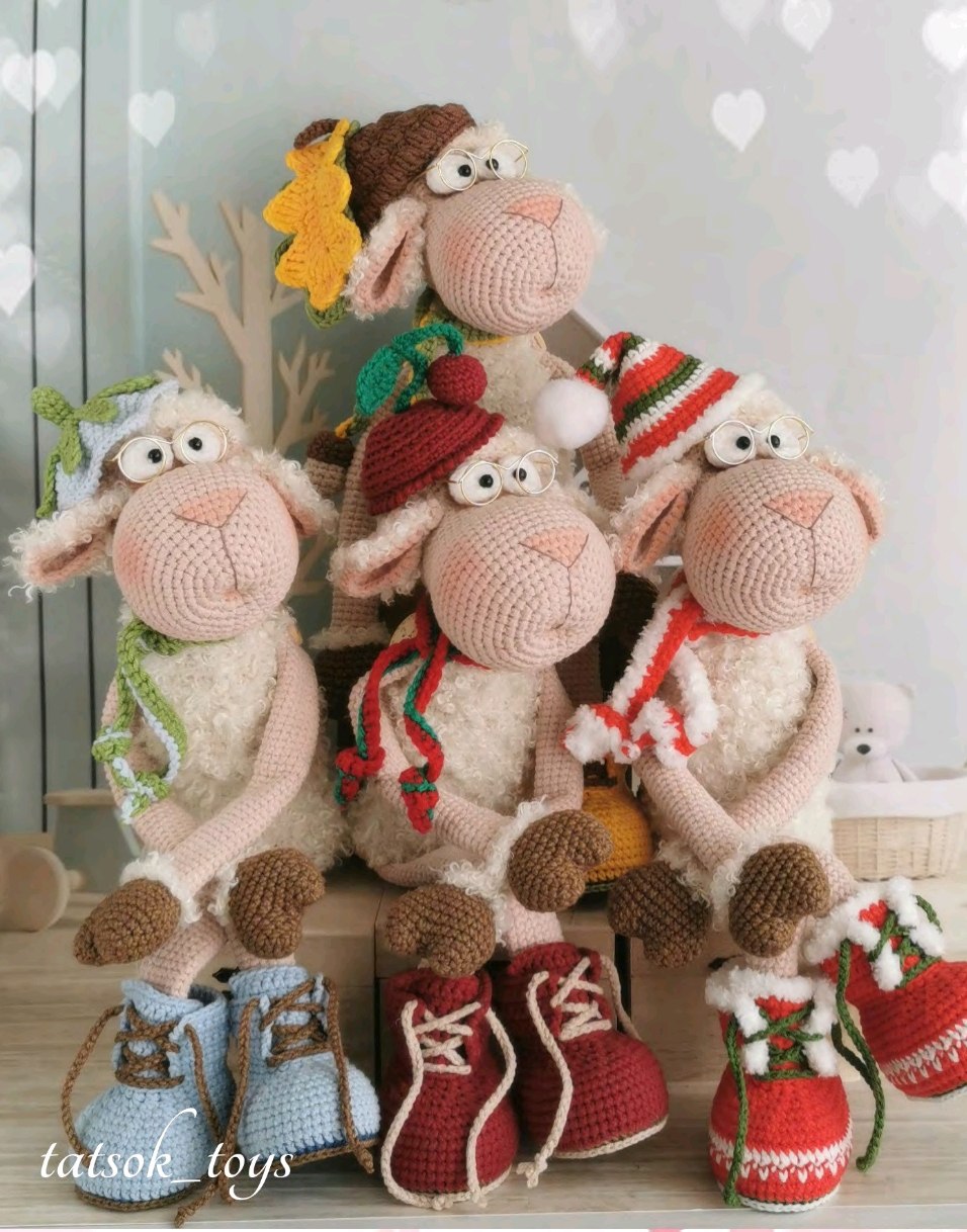 Adorable Crochet Sheep Pattern: Step-by-Step Amigurumi Tutorial with Seasonal Outfits