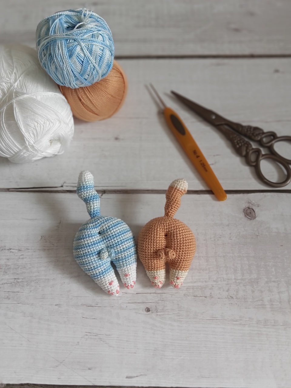 Crochet Cat Butt Brooch Pattern: Funny & Cute Amigurumi Tutorial