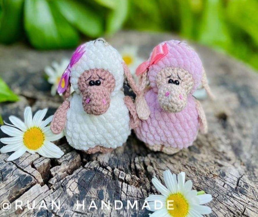 Easy Crochet Sheep Keychain Pattern: Beginner Amigurumi Tutorial