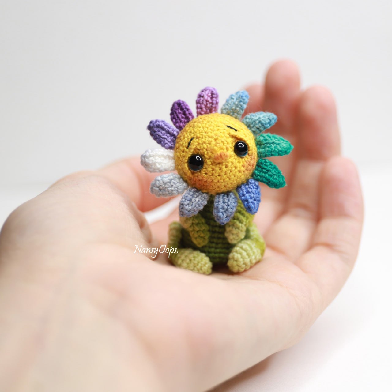 How to Crochet a Tiny Flower Amigurumi: Easy Beginner Tutorial